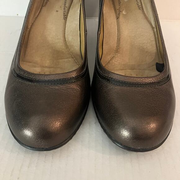 Softspots Women’s Metallic Brown Size 9.5 Shoes with 2” Heels - Picture 3 of 8